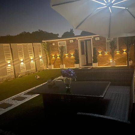 North Avenue Guest House Ltd, Heathrow Airport-Free Parking Hayes  Exterior photo